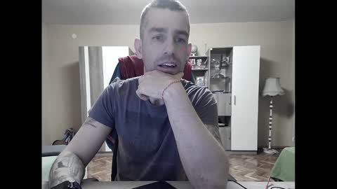 Snapshot of blue_eyed_wolf chatting on 03-11-25, 09:04 Runaway online show from 03-11-25, 09:04