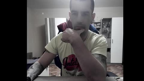 Snapshot of blue_eyed_wolf chatting on 10-12-25, 07:35 Runaway online show from 10-12-25, 07:35