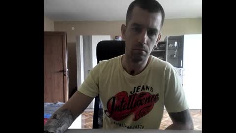 Snapshot of blue_eyed_wolf chatting on 10-13-25, 11:43 Runaway online show from 10-13-25, 11:43