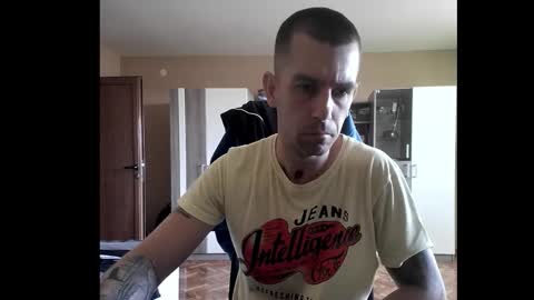 Snapshot of blue_eyed_wolf chatting on 11-01-25, 02:19 Runaway online show from 11-01-25, 02:19