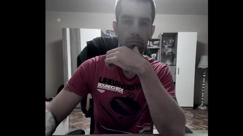 Runaway online show from 11-26-25, 08:54