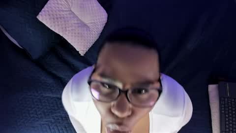 Snapshot of blue_stylee chatting on 05-17-26, 10:39 Eli online show from 05-17-26, 10:39