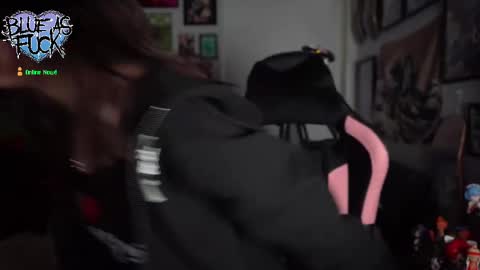 Blue online show from 10-08-25, 01:47