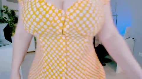 Snapshot of bluediamondsdreams chatting on 05-20-26, 11:27 bluediamondsdreams online show from 05-20-26, 11:27