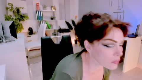 Snapshot of bluediamondsdreams chatting on 06-03-26, 10:04 bluediamondsdreams online show from 06-03-26, 10:04