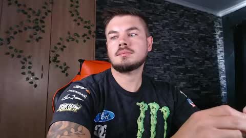 blueeyeboy0 online show from 04-20-26, 12:08