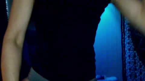 Snapshot of blueeyedlie chatting on 03-10-25, 02:37 Blueeyedlie online show from 03-10-25, 02:37