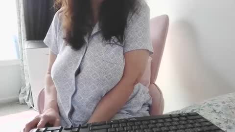 Snapshot of blueeyes40ddds chatting on 10-31-25, 07:26 BlueEyes40DDDs online show from 10-31-25, 07:26