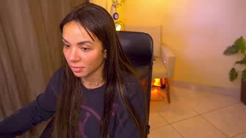 Snapshot of blueflora chatting on 06-19-26, 06:01 FLORAA online show from 06-19-26, 06:01
