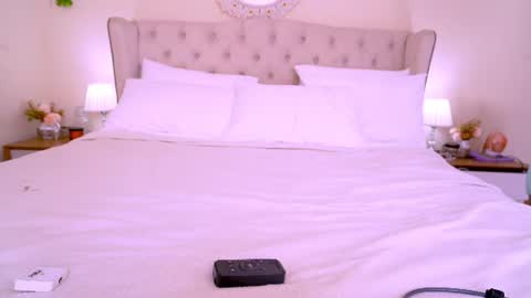 Snapshot of blueflora chatting on 07-17-26, 03:29 FLORAA online show from 07-17-26, 03:29