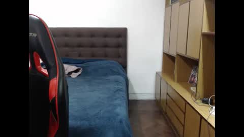 Snapshot of bluegoddessstoned chatting on 09-18-25, 08:00 bluegoddessstoned online show from 09-18-25, 08:00