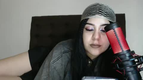 Snapshot of bluegoddessstoned chatting on 09-20-25, 08:26 bluegoddessstoned online show from 09-20-25, 08:26