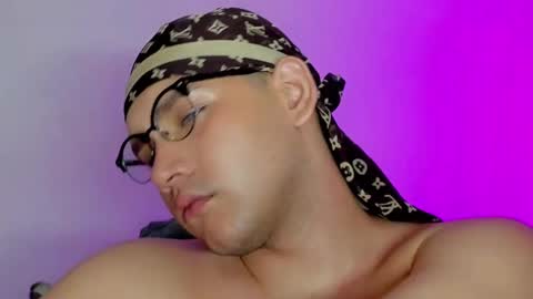 Snapshot of bluehsunny chatting on 10-04-25, 08:45 alexander online show from 10-04-25, 08:45