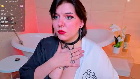 Snapshot of bluelunaray chatting on 11-18-25, 10:09 Hi my name is Lunaray online show from 11-18-25, 10:09