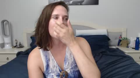 Snapshot of bluexstacey chatting on 03-08-26, 10:30 Stacey online show from 03-08-26, 10:30