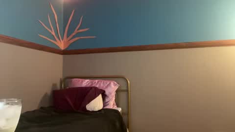 Snapshot of bluntbabe chatting on 12-10-24, 01:11 Sasha online show from 12-10-24, 01:11