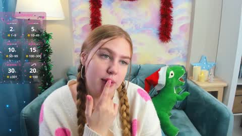 Snapshot of blush_ellie chatting on 12-29-24, 05:12 Ellie3 online show from 12-29-24, 05:12