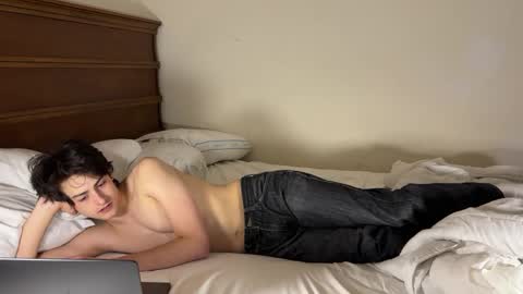 Snapshot of bluskyzz chatting on 02-26-25, 06:11 BluSky online show from 02-26-25, 06:11