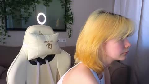 Snapshot of blvckmilk chatting on 06-20-26, 03:09 Alice and David online show from 06-20-26, 03:09