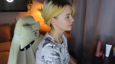 Snapshot of blvckmilk chatting on 07-25-26, 10:29 Alice and David online show from 07-25-26, 10:29