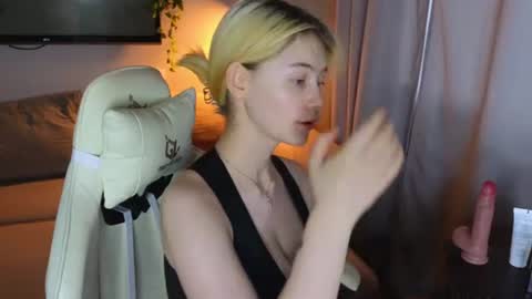 Snapshot of blvckmilk chatting on 07-28-26, 11:04 Alice and David online show from 07-28-26, 11:04