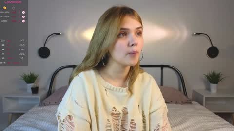 Snapshot of blytheaven chatting on 12-13-24, 04:16 Erica online show from 12-13-24, 04:16