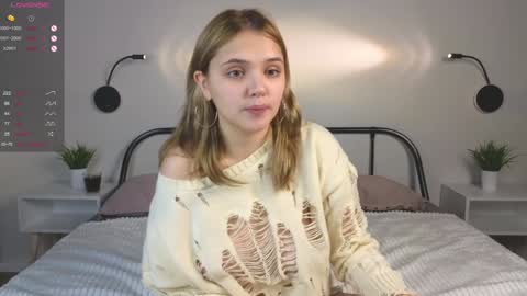 Snapshot of blytheaven chatting on 12-13-24, 07:53 Erica online show from 12-13-24, 07:53