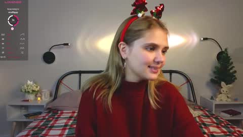 Snapshot of blytheaven chatting on 12-23-24, 08:14 Erica online show from 12-23-24, 08:14