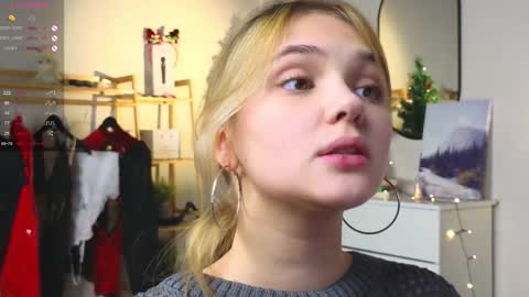 Snapshot of blytheaven chatting on 12-26-24, 08:21 Erica online show from 12-26-24, 08:21