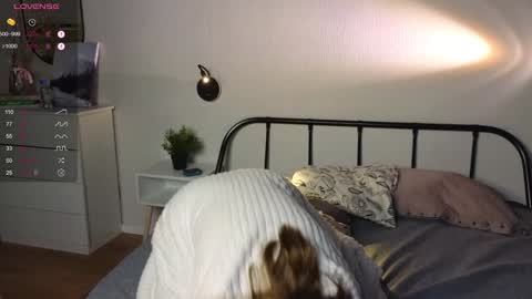 Snapshot of blytheaven chatting on 01-21-25, 11:02 Erica online show from 01-21-25, 11:02