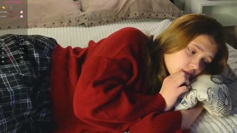 Snapshot of blytheaven chatting on 01-28-25, 08:36 Erica online show from 01-28-25, 08:36