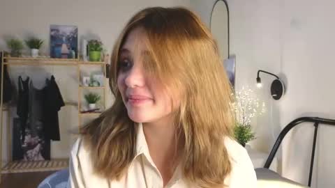 Snapshot of blytheaven chatting on 02-24-25, 12:09 Erica online show from 02-24-25, 12:09