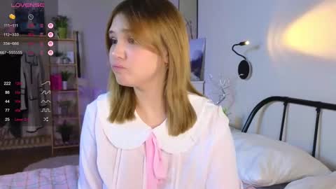 Snapshot of blytheaven chatting on 03-11-25, 05:35 Erica online show from 03-11-25, 05:35