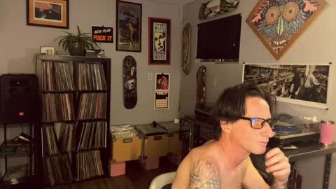 Snapshot of bnczuperzexy chatting on 05-17-26, 04:21 ZuperZexyZounds online show from 05-17-26, 04:21