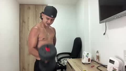 Snapshot of bob_pettersonn chatting on 09-23-25, 02:03 Bob  INDEPENDENT MODEL online show from 09-23-25, 02:03