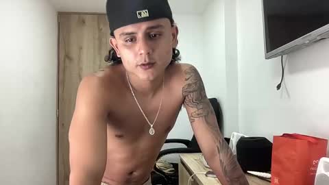 Snapshot of bob_pettersonn chatting on 09-28-25, 06:30 Bob  INDEPENDENT MODEL online show from 09-28-25, 06:30