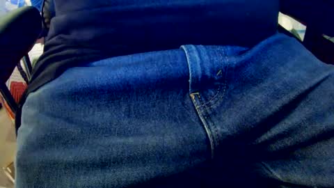 Snapshot of bobbie420_ chatting on 02-21-25, 03:01 bobbie420_ online show from 02-21-25, 03:01