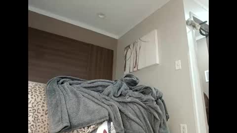 Snapshot of bobbiebone chatting on 10-29-25, 02:41 bobbiebone and company online show from 10-29-25, 02:41