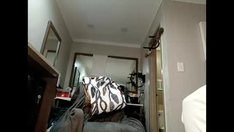 Snapshot of bobbiebone chatting on 11-25-25, 04:18 bobbiebone and company online show from 11-25-25, 04:18