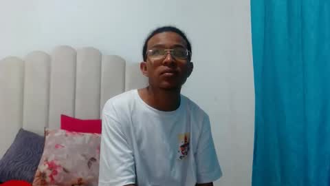 Snapshot of bobbyhot_4u chatting on 12-01-25, 12:54 Bobby online show from 12-01-25, 12:54