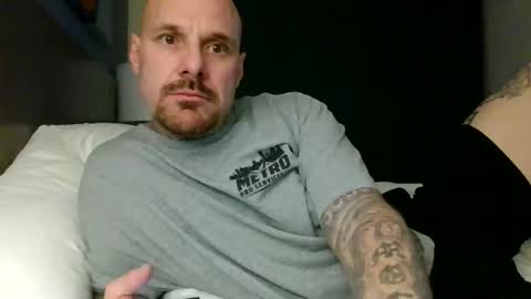 Snapshot of bodyart85_19 chatting on 12-22-25, 01:24 Bodyart85 19 online show from 12-22-25, 01:24