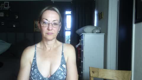 Snapshot of boeslaboes chatting on 12-12-24, 04:43 Ningifun couple online show from 12-12-24, 04:43