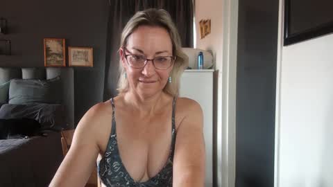 Snapshot of boeslaboes chatting on 12-15-24, 08:08 Ningifun couple online show from 12-15-24, 08:08