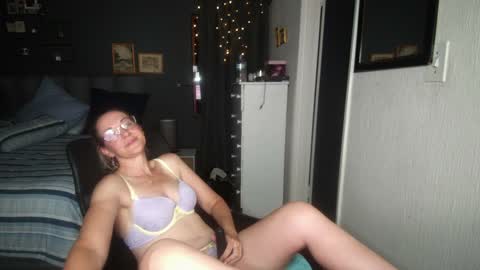 Snapshot of boeslaboes chatting on 01-08-25, 05:37 Ningifun couple online show from 01-08-25, 05:37