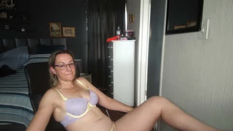 Snapshot of boeslaboes chatting on 01-11-25, 07:06 Ningifun couple online show from 01-11-25, 07:06