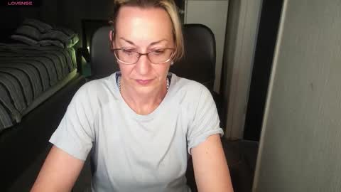 Snapshot of boeslaboes chatting on 09-20-25, 03:46 Ningifun couple online show from 09-20-25, 03:46