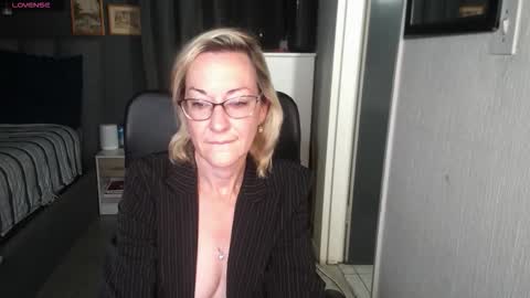 Snapshot of boeslaboes chatting on 09-28-25, 02:17 Ningifun couple online show from 09-28-25, 02:17