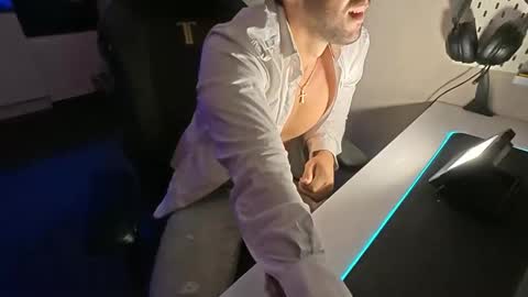 Snapshot of boiteasex chatting on 09-12-25, 03:23 boiteasex online show from 09-12-25, 03:23