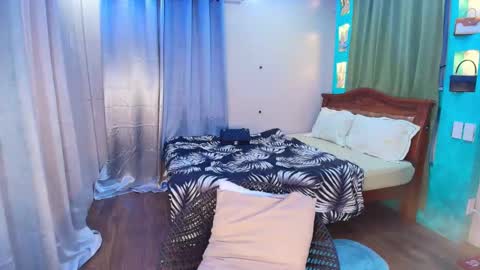 Snapshot of bombshelllaurax chatting on 04-30-26, 04:19 bombshelllaurax online show from 04-30-26, 04:19