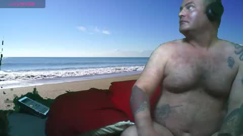 Snapshot of bongolian chatting on 01-08-25, 08:27 SkullBone online show from 01-08-25, 08:27